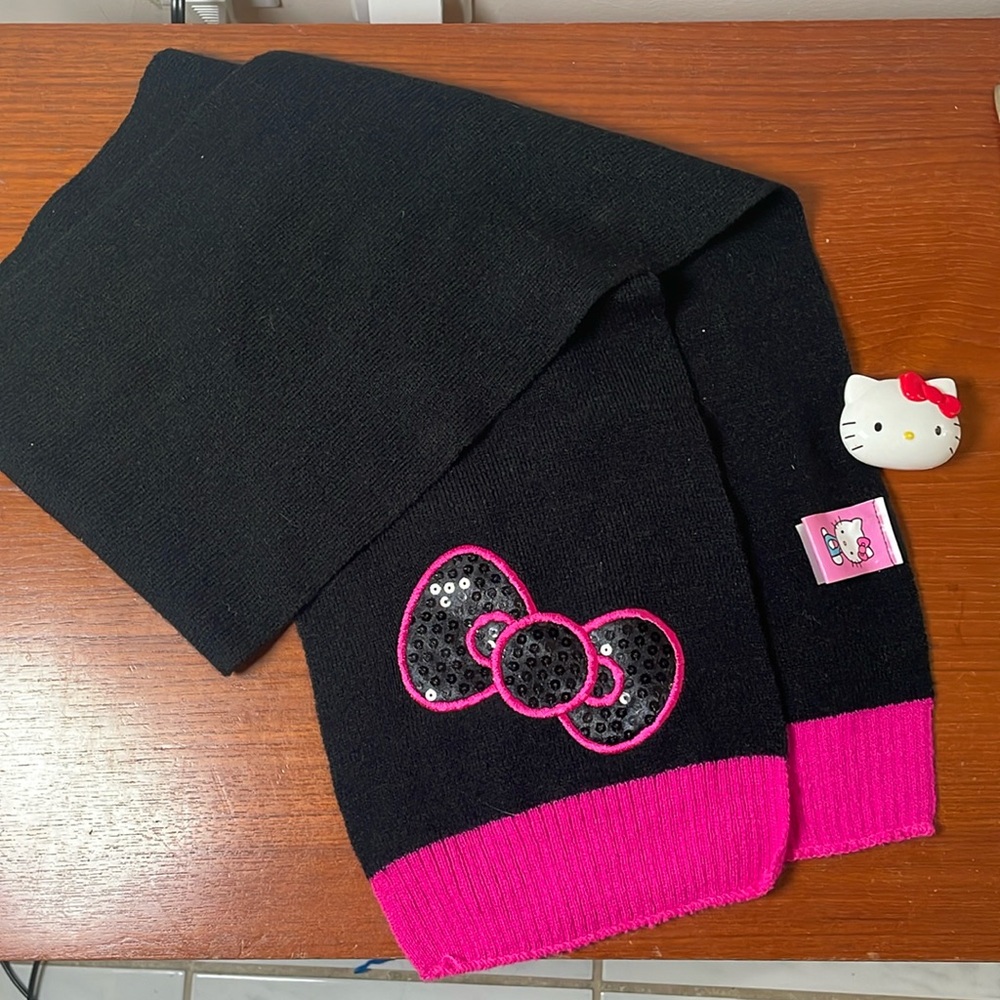 Hello Kitty black and Fuchsia Scarf and Clip